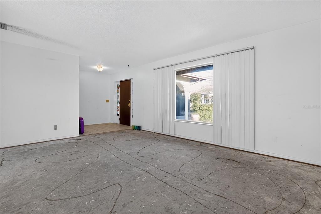 Activo con contrato: $225,000 (3 camas, 2 baños, 2011 Pies cuadrados)