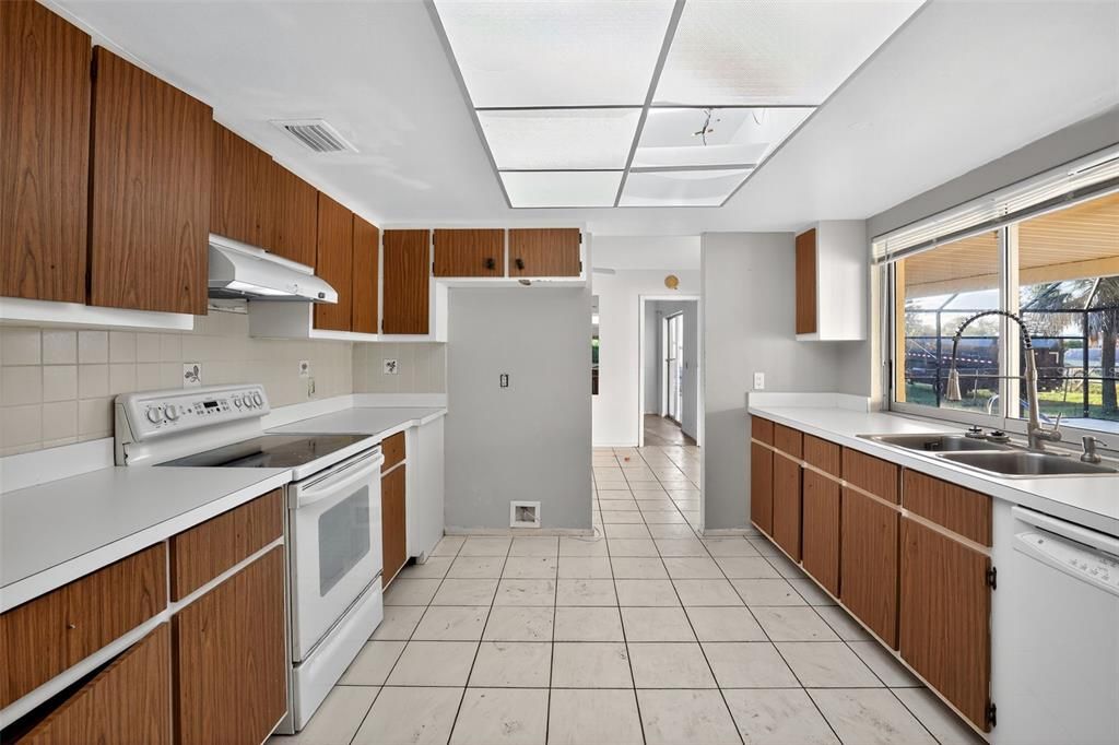 Activo con contrato: $225,000 (3 camas, 2 baños, 2011 Pies cuadrados)