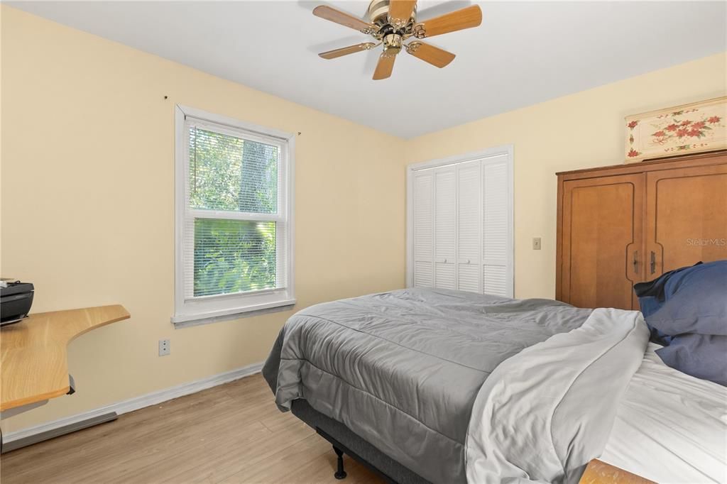 Под контрактом: $445,000 (4 спален, 2 ванн, 2155 Квадратных фут)