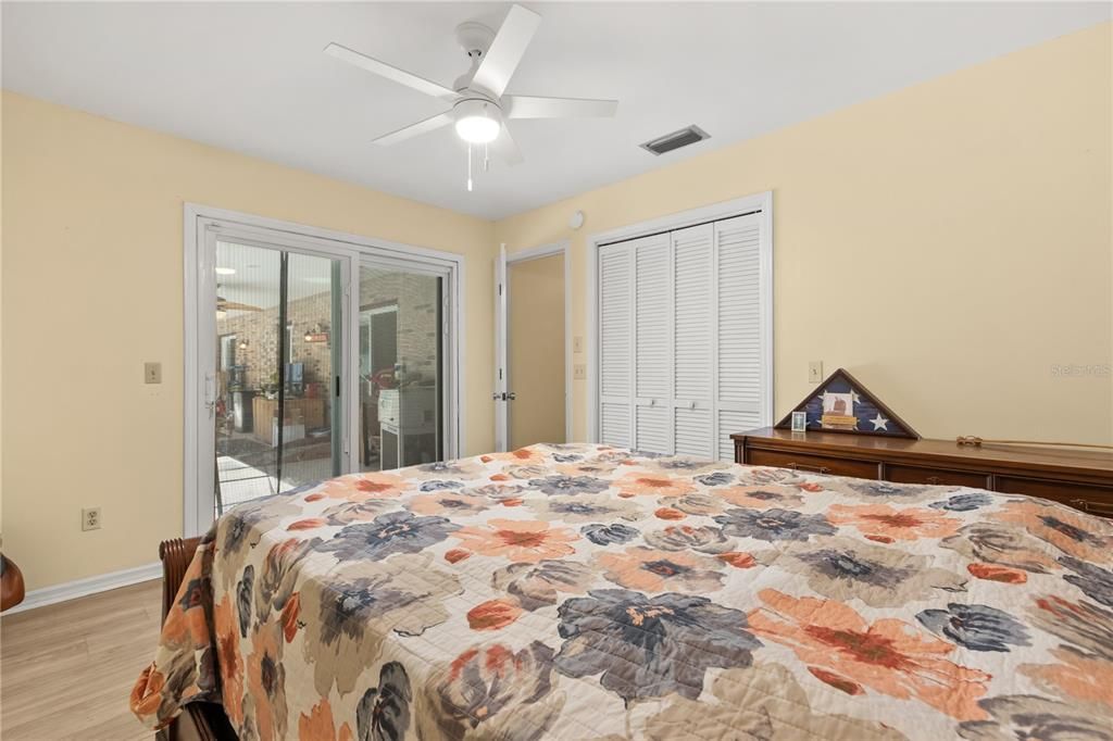 Под контрактом: $445,000 (4 спален, 2 ванн, 2155 Квадратных фут)