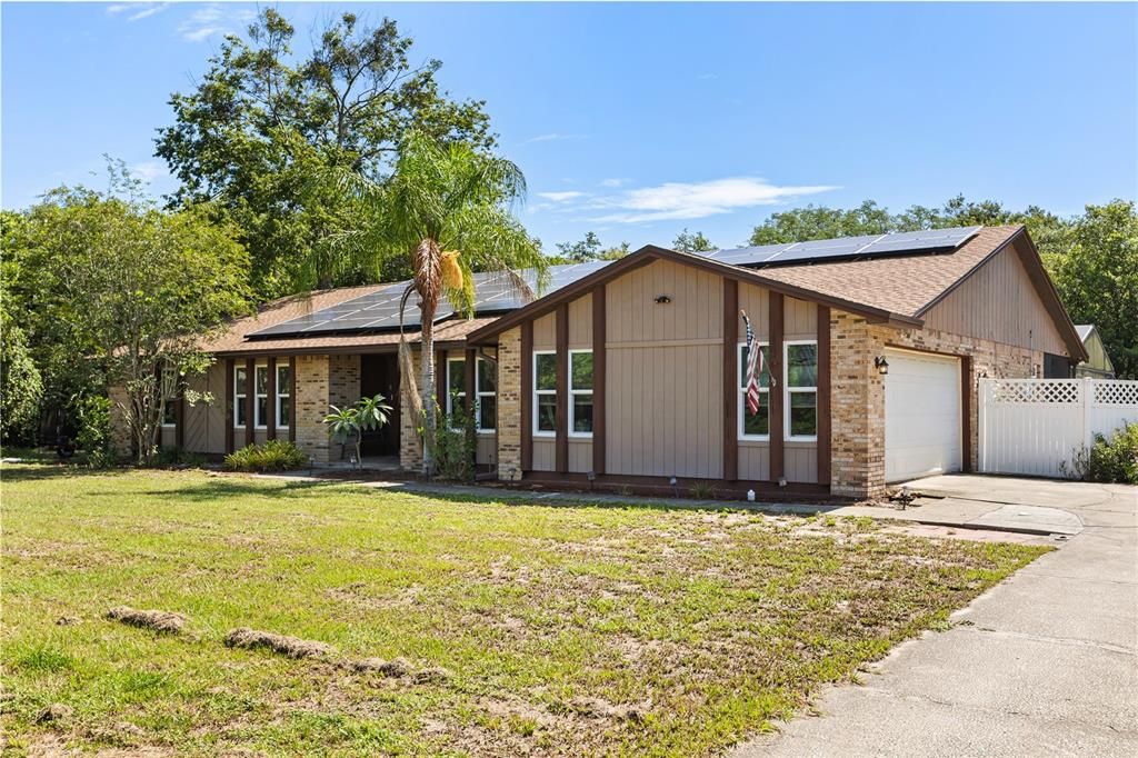 Под контрактом: $445,000 (4 спален, 2 ванн, 2155 Квадратных фут)