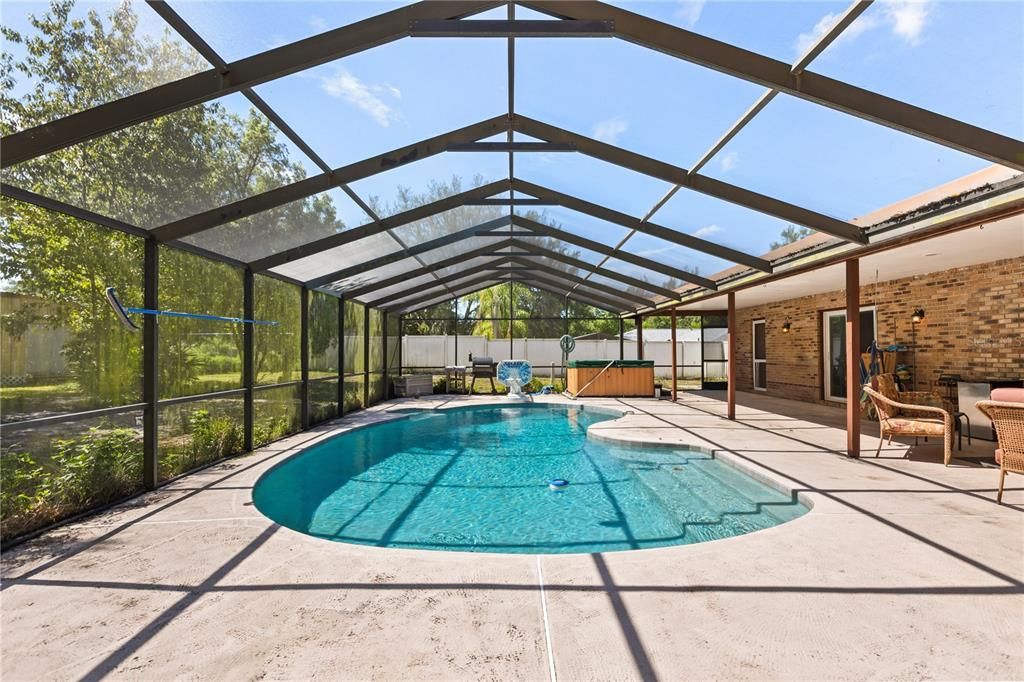 Под контрактом: $445,000 (4 спален, 2 ванн, 2155 Квадратных фут)