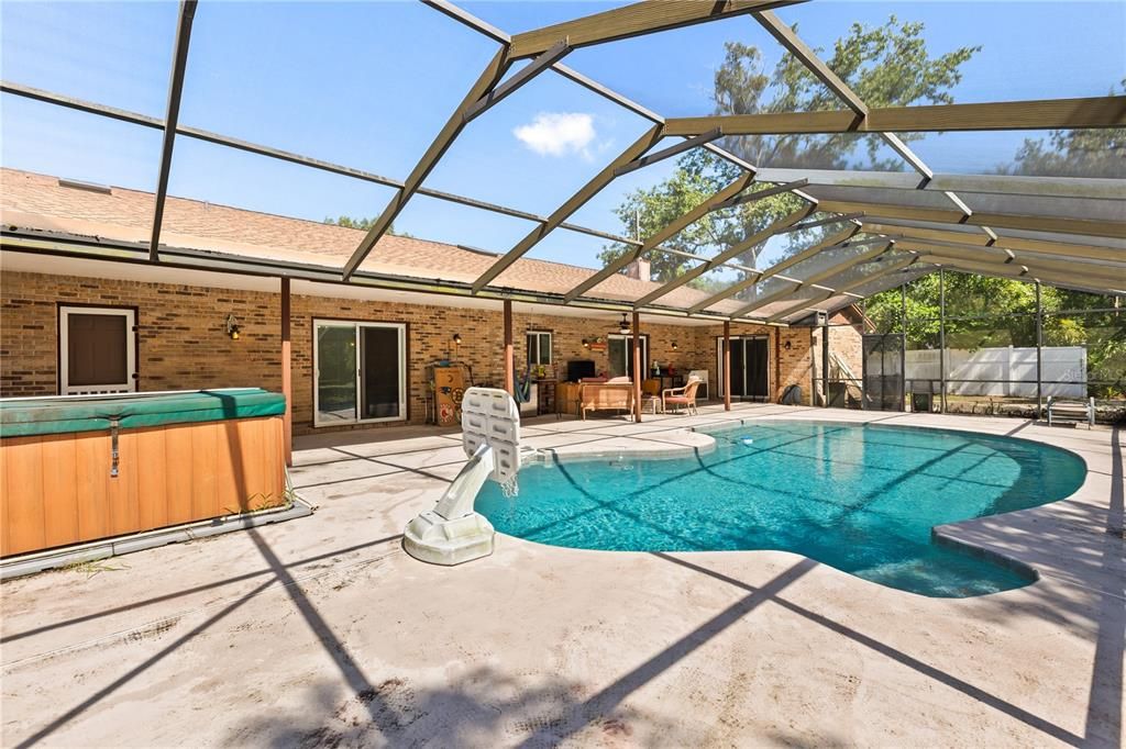 Под контрактом: $445,000 (4 спален, 2 ванн, 2155 Квадратных фут)