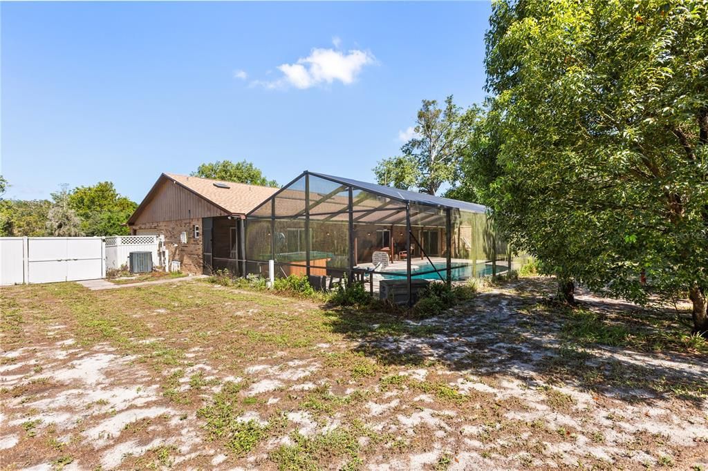 Под контрактом: $445,000 (4 спален, 2 ванн, 2155 Квадратных фут)