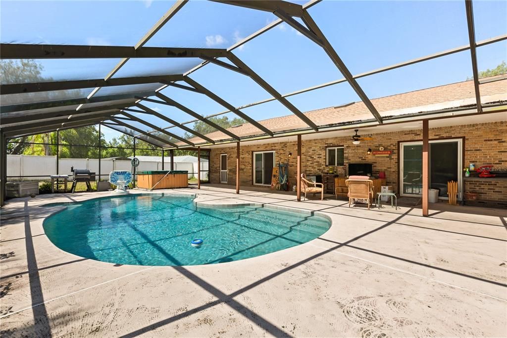 Под контрактом: $445,000 (4 спален, 2 ванн, 2155 Квадратных фут)