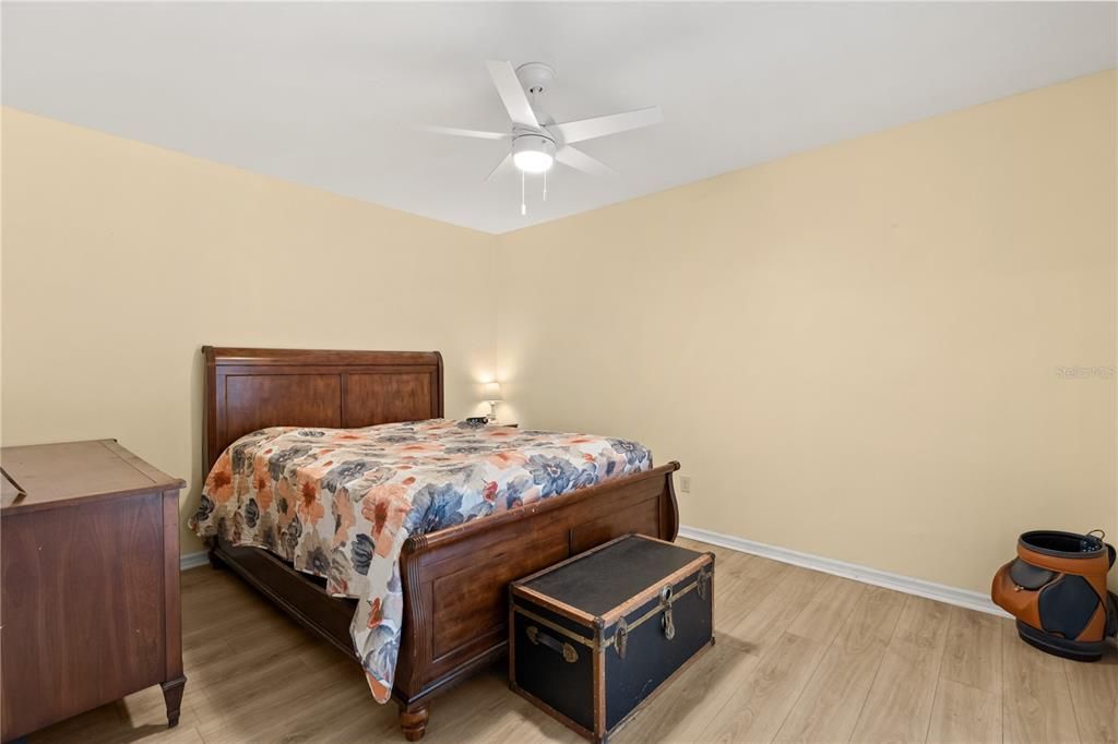 Под контрактом: $445,000 (4 спален, 2 ванн, 2155 Квадратных фут)