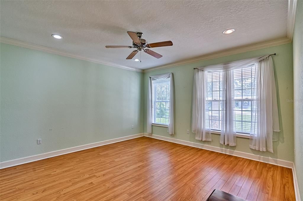 待售: $365,000 (3 贝兹, 2 浴室, 2643 平方英尺)