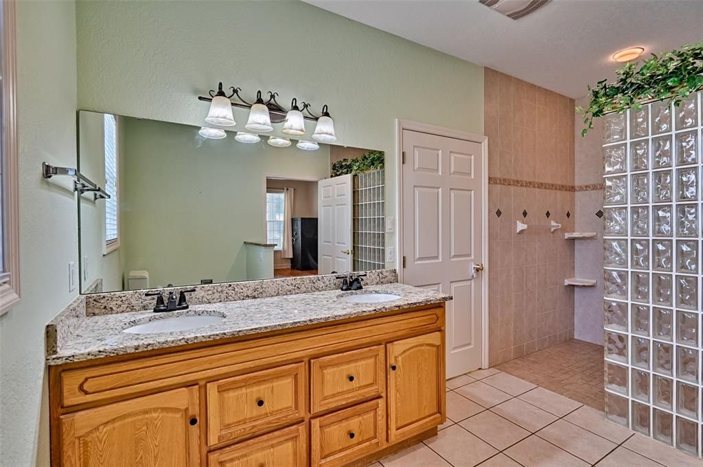 待售: $365,000 (3 贝兹, 2 浴室, 2643 平方英尺)