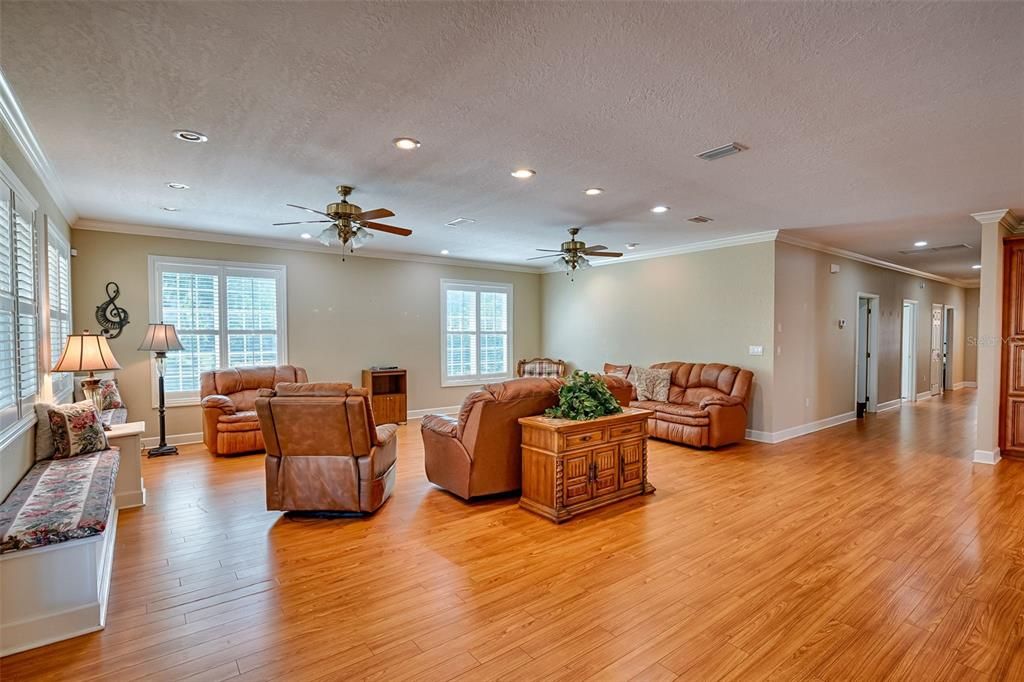 待售: $365,000 (3 贝兹, 2 浴室, 2643 平方英尺)