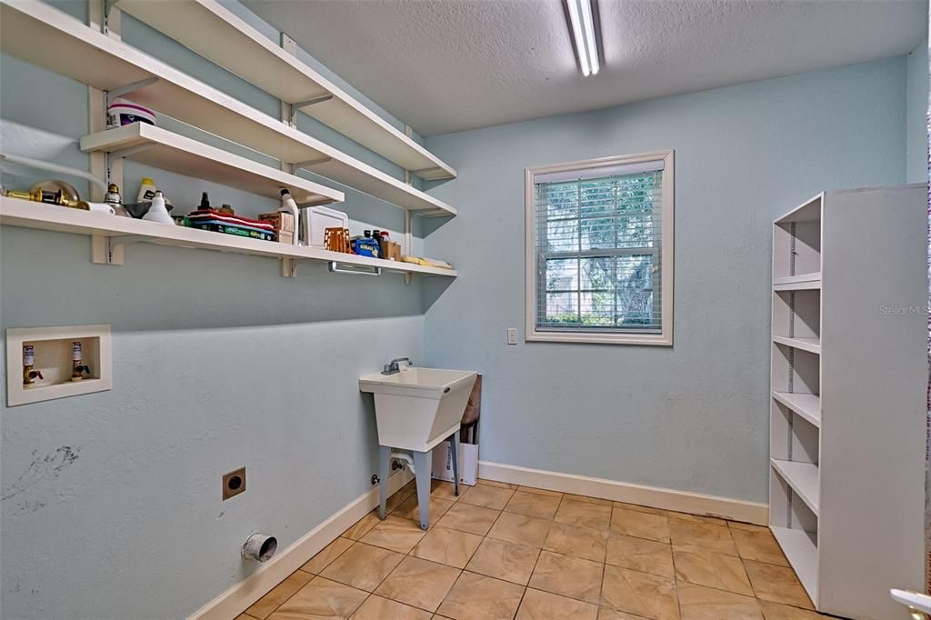 待售: $365,000 (3 贝兹, 2 浴室, 2643 平方英尺)