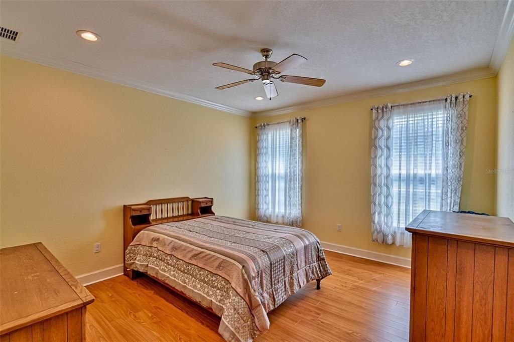 待售: $365,000 (3 贝兹, 2 浴室, 2643 平方英尺)