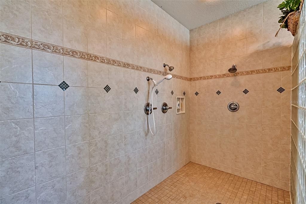 待售: $365,000 (3 贝兹, 2 浴室, 2643 平方英尺)