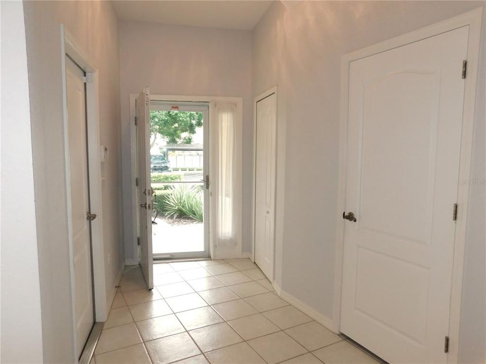 合同活跃: $2,600 (3 贝兹, 2 浴室, 2098 平方英尺)