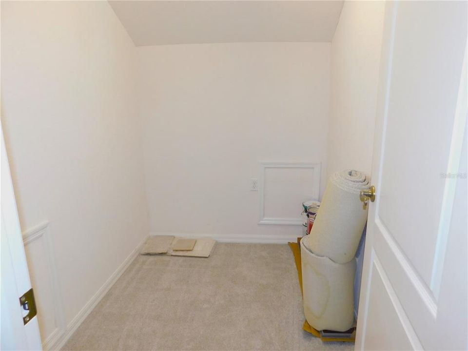 合同活跃: $2,600 (3 贝兹, 2 浴室, 2098 平方英尺)