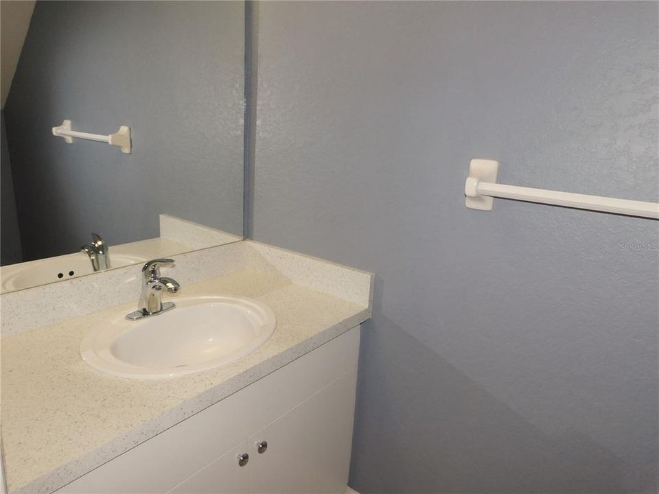 合同活跃: $2,600 (3 贝兹, 2 浴室, 2098 平方英尺)