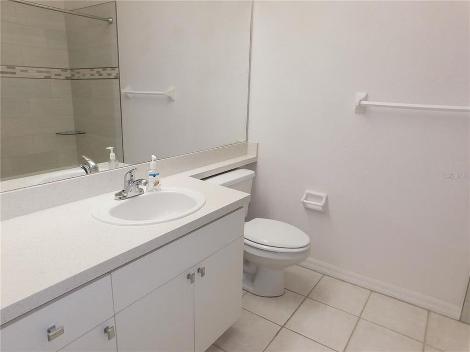 合同活跃: $2,600 (3 贝兹, 2 浴室, 2098 平方英尺)