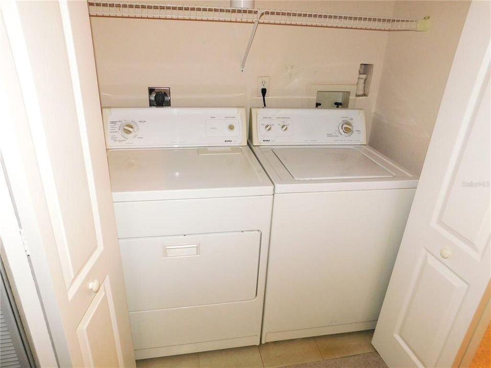 合同活跃: $2,600 (3 贝兹, 2 浴室, 2098 平方英尺)