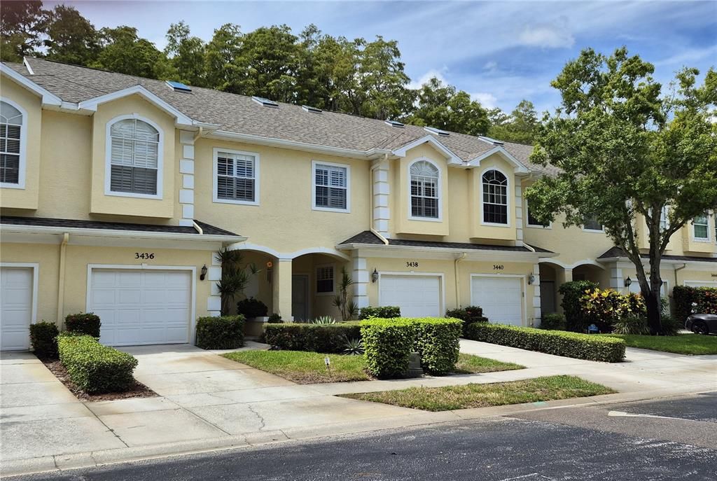 合同活跃: $2,600 (3 贝兹, 2 浴室, 2098 平方英尺)