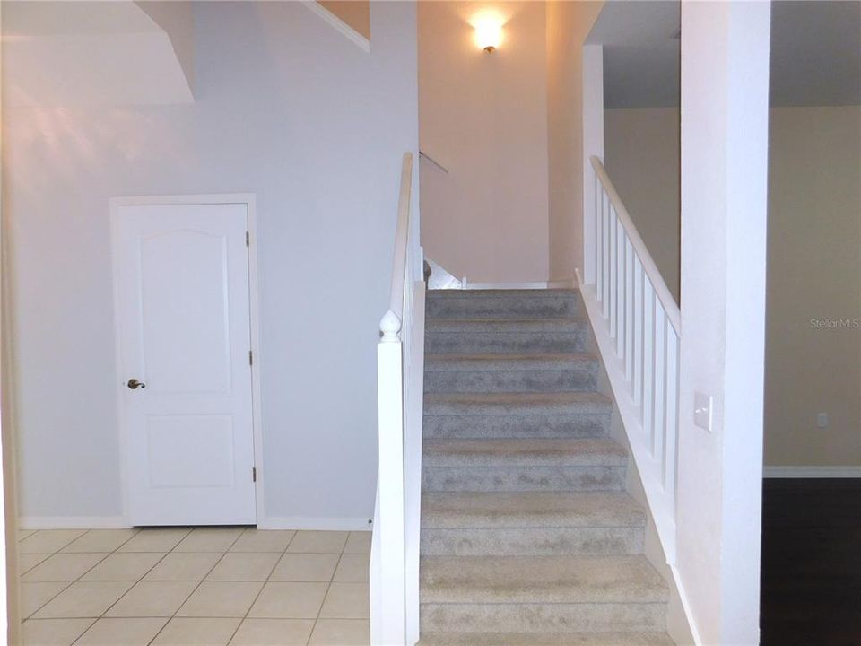 合同活跃: $2,600 (3 贝兹, 2 浴室, 2098 平方英尺)