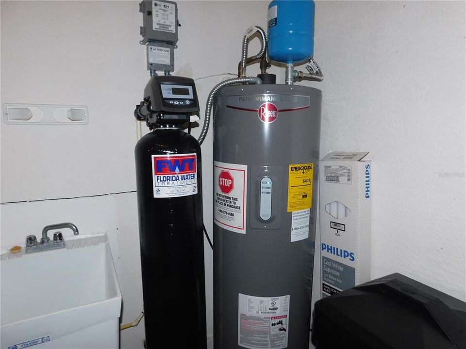 合同活跃: $2,600 (3 贝兹, 2 浴室, 2098 平方英尺)