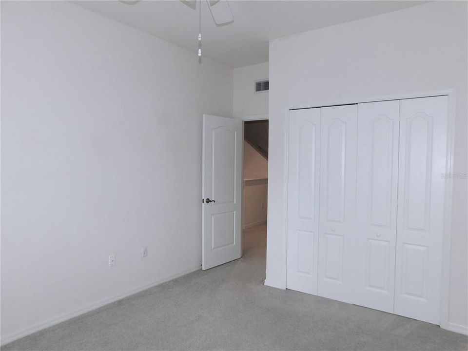 合同活跃: $2,600 (3 贝兹, 2 浴室, 2098 平方英尺)