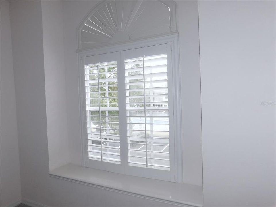 合同活跃: $2,600 (3 贝兹, 2 浴室, 2098 平方英尺)