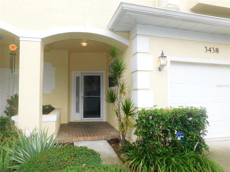 合同活跃: $2,600 (3 贝兹, 2 浴室, 2098 平方英尺)