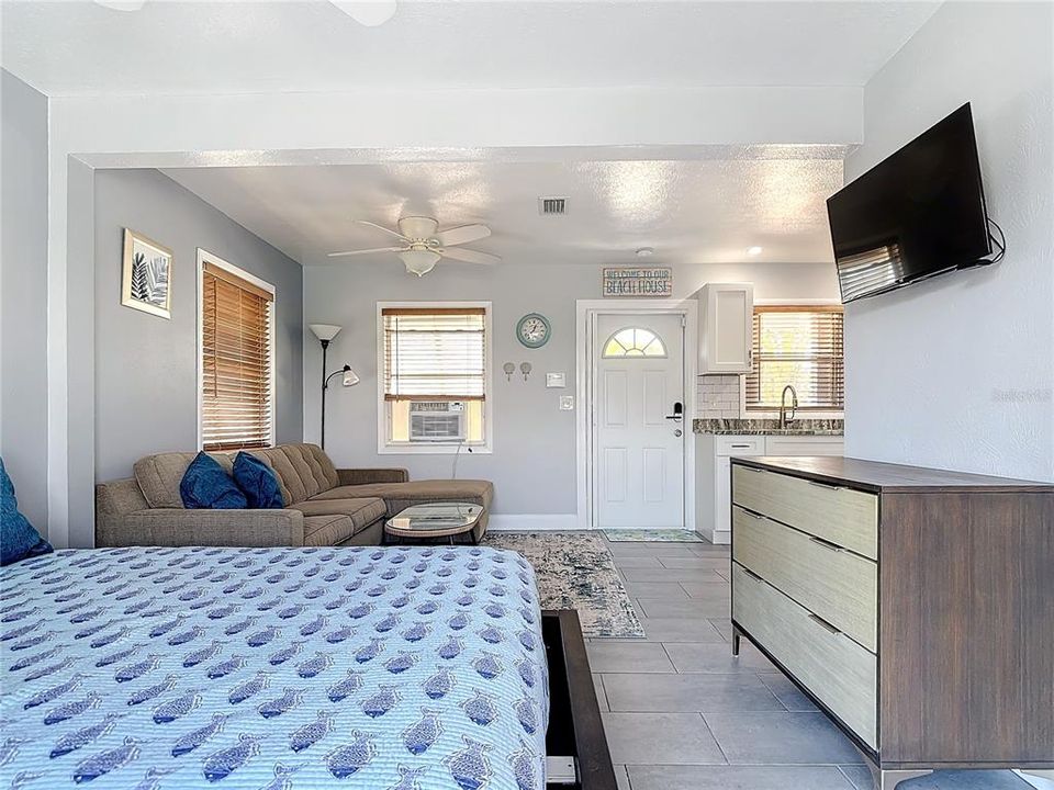 For Sale: $680,000 (3 beds, 3 baths, 1188 Square Feet)