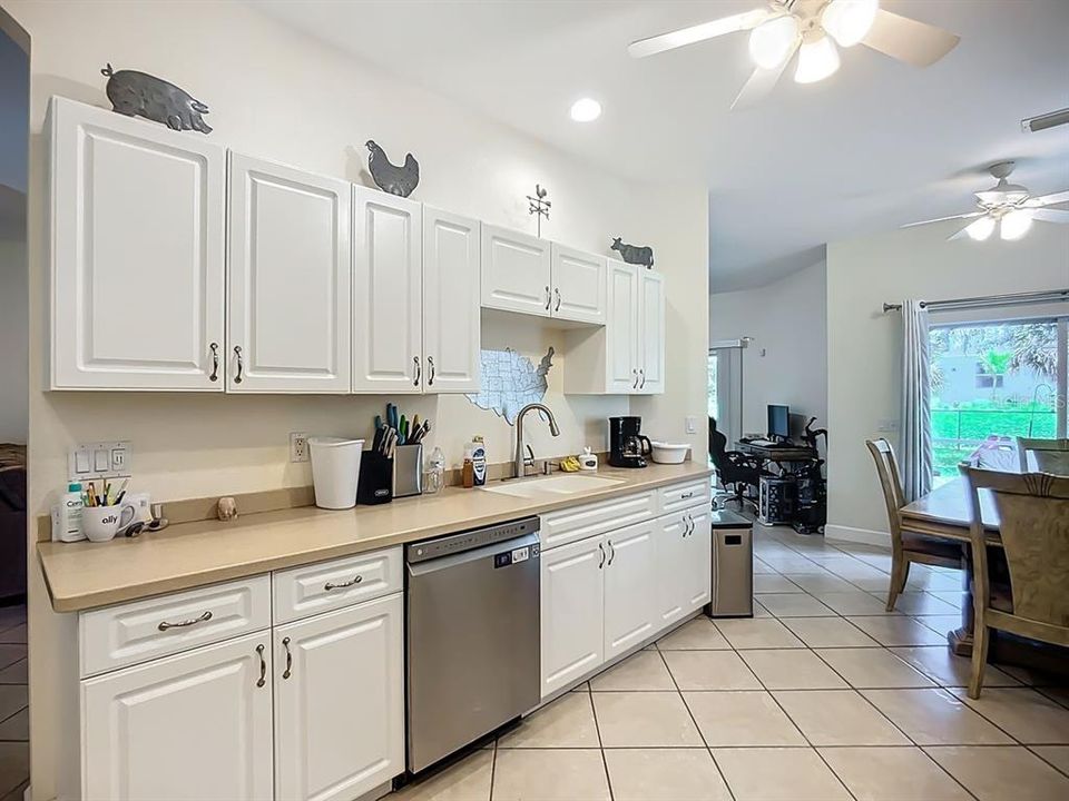 待售: $330,000 (3 贝兹, 2 浴室, 1859 平方英尺)