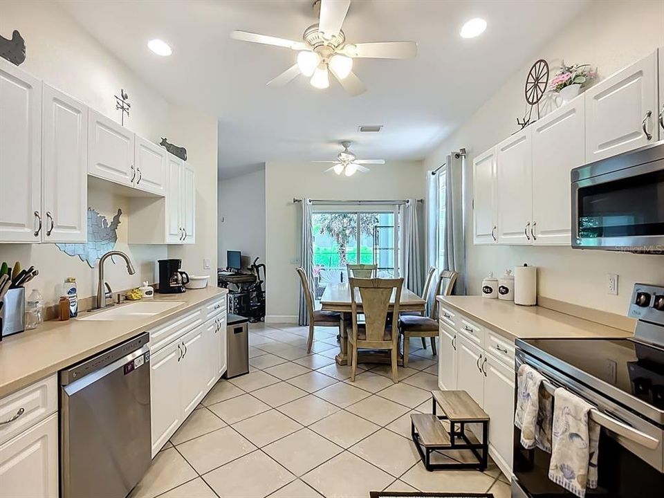 待售: $330,000 (3 贝兹, 2 浴室, 1859 平方英尺)