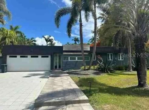 En Venta: $750,000 (4 camas, 3 baños, 3131 Pies cuadrados)
