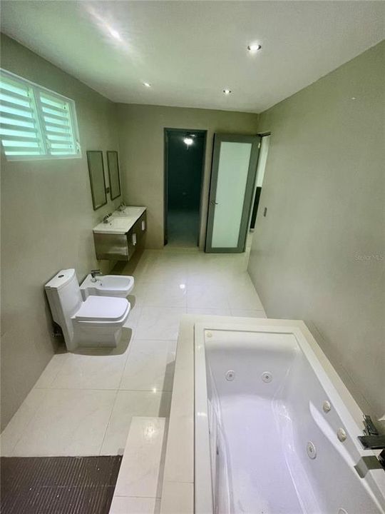 En Venta: $750,000 (4 camas, 3 baños, 3131 Pies cuadrados)