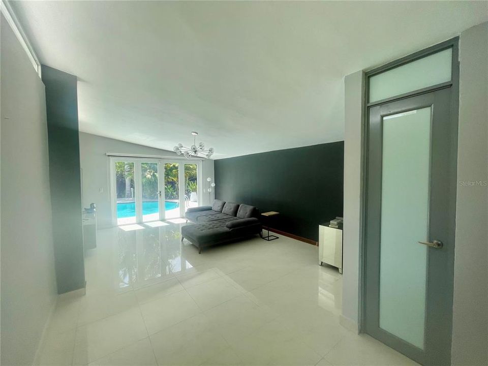 En Venta: $750,000 (4 camas, 3 baños, 3131 Pies cuadrados)