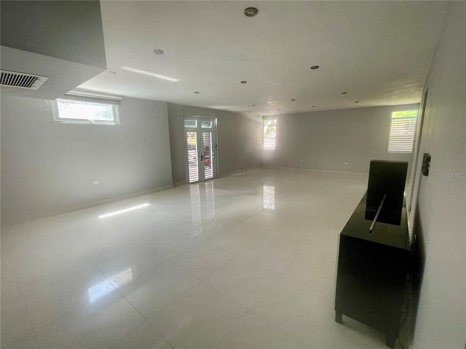 En Venta: $750,000 (4 camas, 3 baños, 3131 Pies cuadrados)