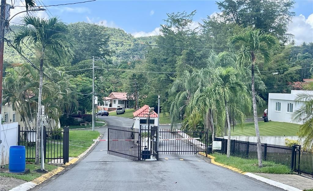 En Venta: $750,000 (4 camas, 3 baños, 3131 Pies cuadrados)