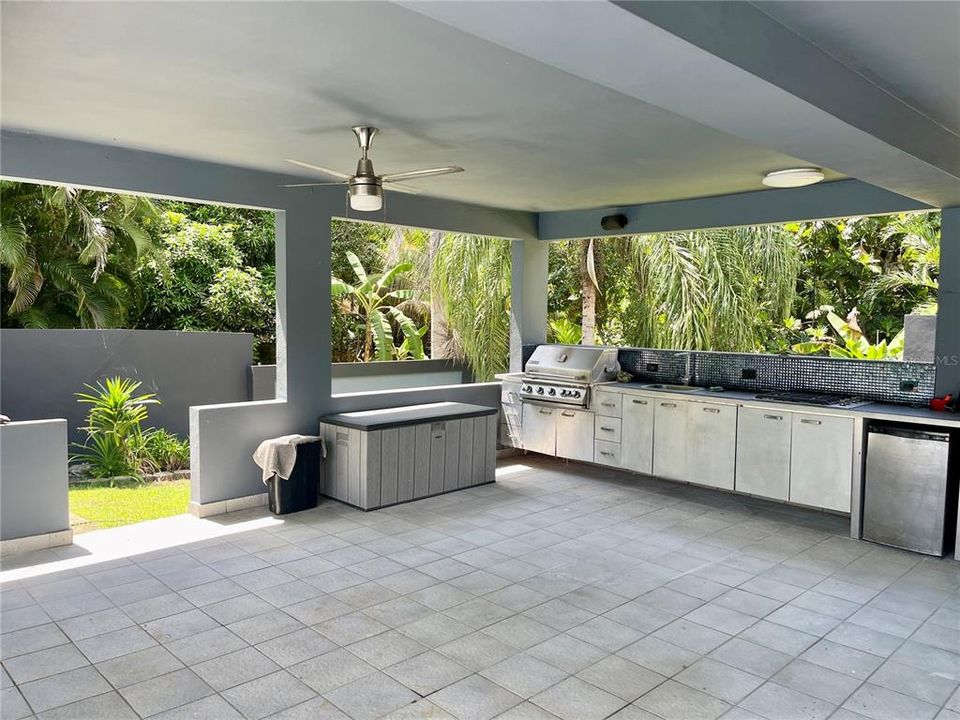 En Venta: $750,000 (4 camas, 3 baños, 3131 Pies cuadrados)