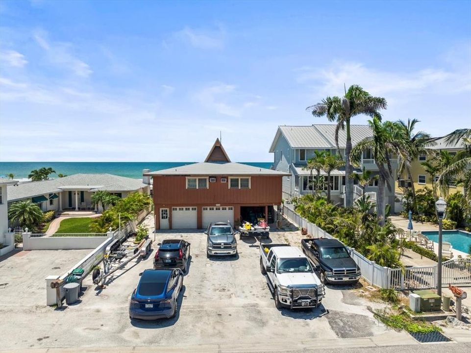 待售: $4,800,000 (0.23 acres)