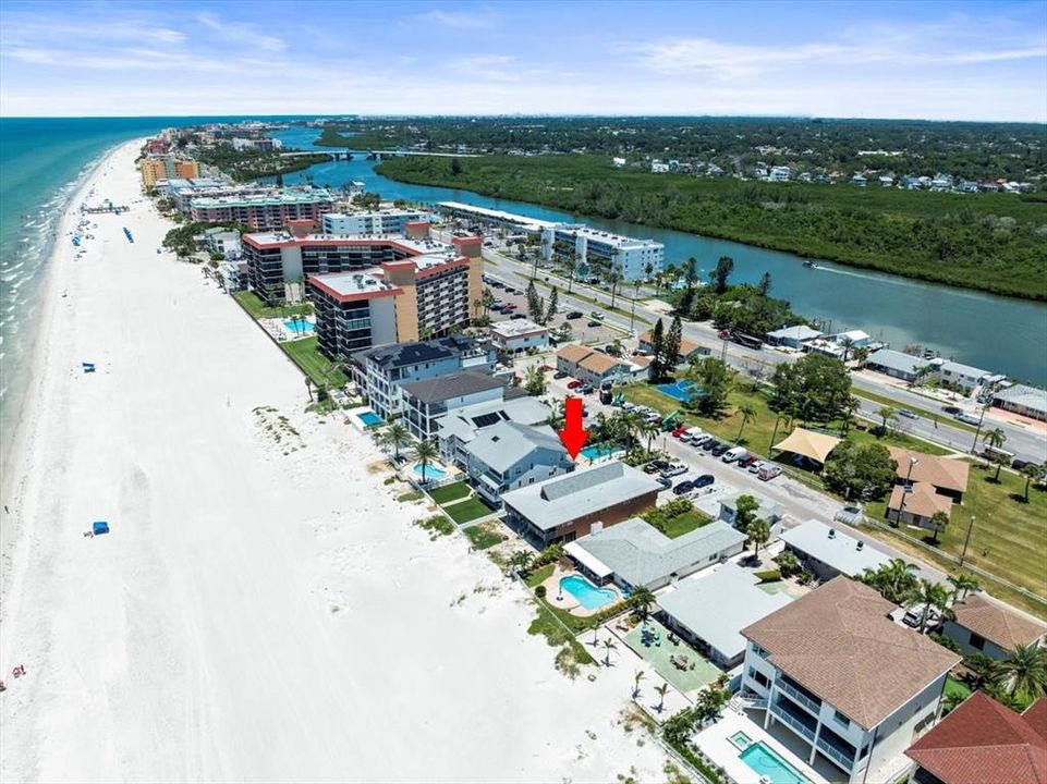 待售: $4,800,000 (0.23 acres)