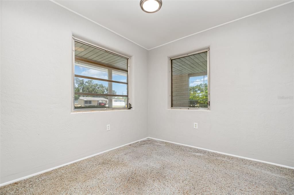 For Sale: $227,500 (2 beds, 1 baths, 1175 Square Feet)