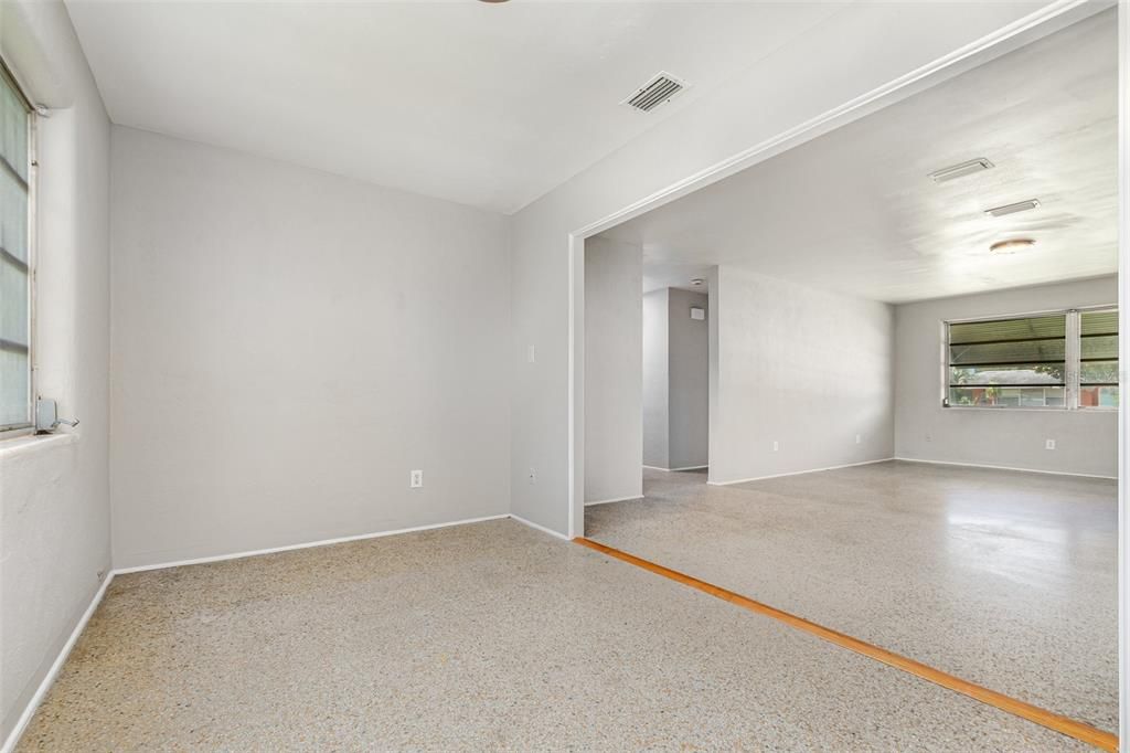 For Sale: $227,500 (2 beds, 1 baths, 1175 Square Feet)