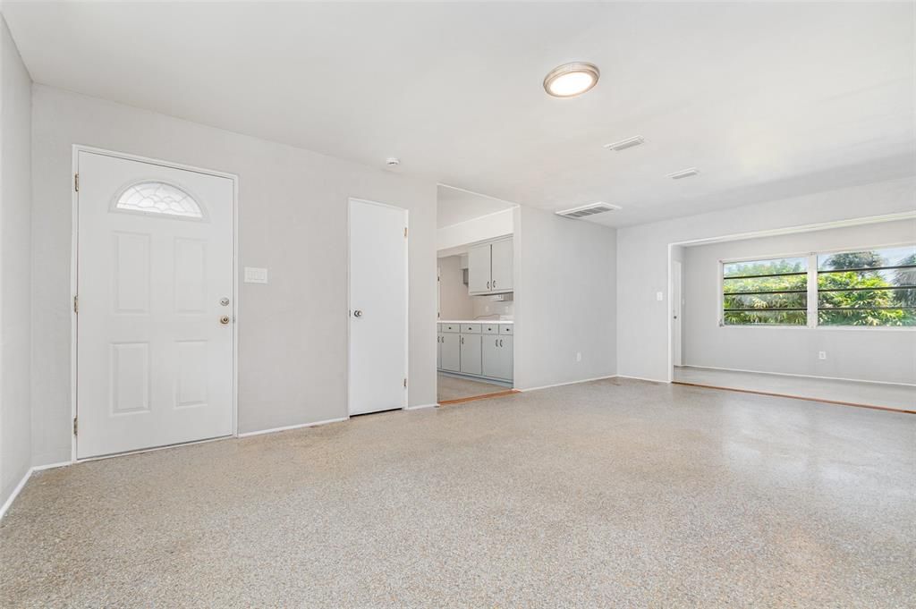 For Sale: $227,500 (2 beds, 1 baths, 1175 Square Feet)