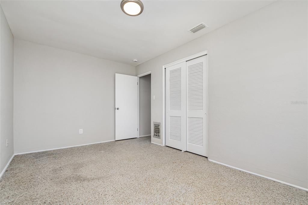 For Sale: $227,500 (2 beds, 1 baths, 1175 Square Feet)