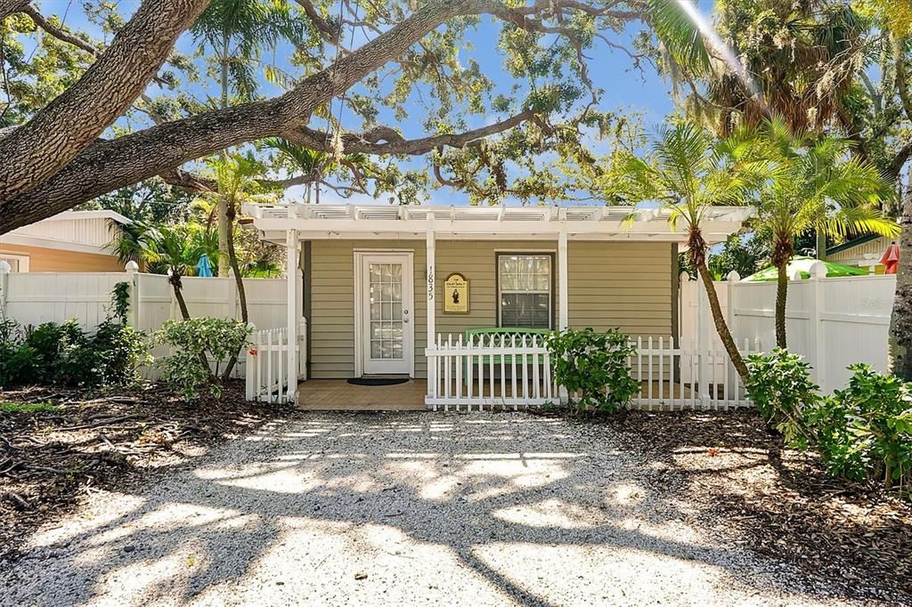 待售: $3,600,000 (20 贝兹, 16 浴室, 13835 平方英尺)