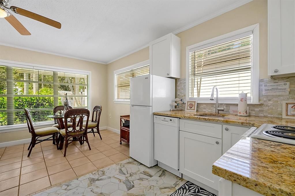 待售: $3,600,000 (20 贝兹, 16 浴室, 13835 平方英尺)