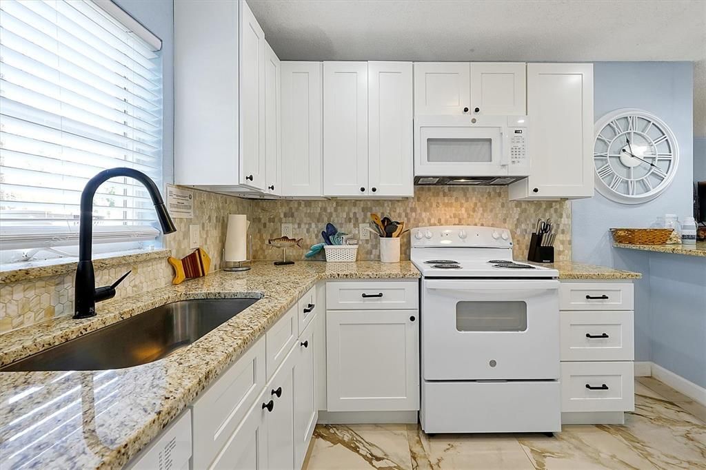 待售: $3,600,000 (20 贝兹, 16 浴室, 13835 平方英尺)