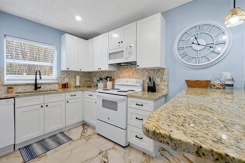 待售: $3,600,000 (20 贝兹, 16 浴室, 13835 平方英尺)