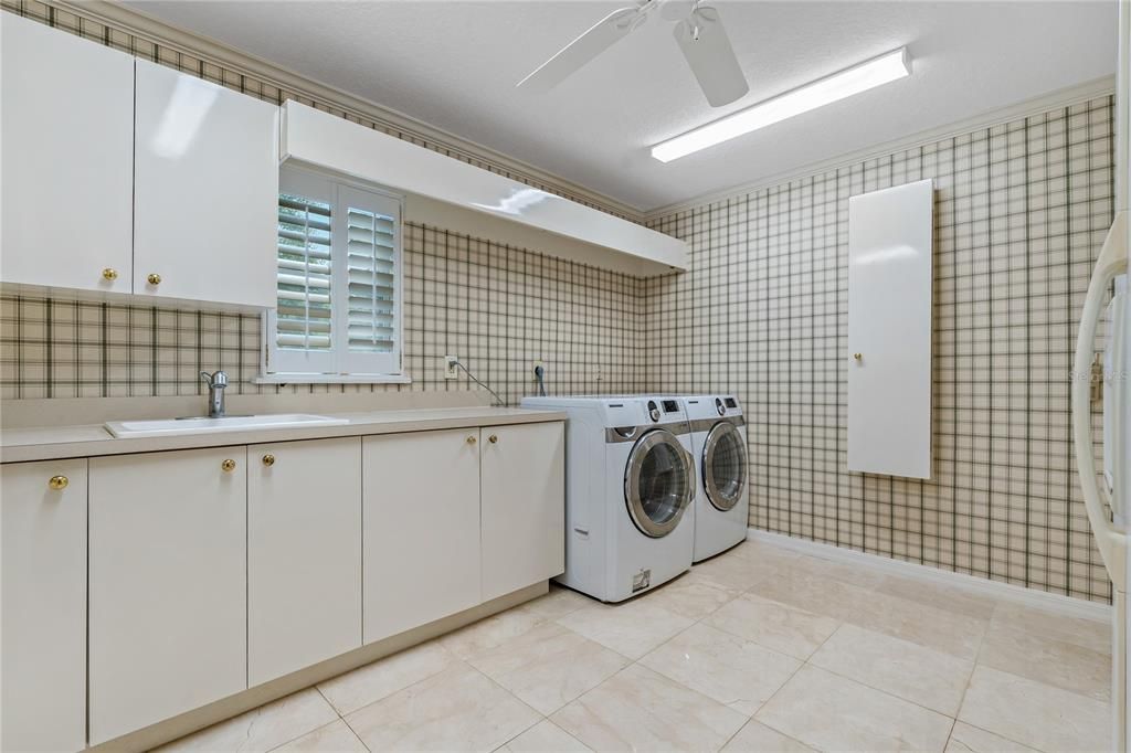 For Sale: $1,699,999 (4 beds, 3 baths, 4873 Square Feet)