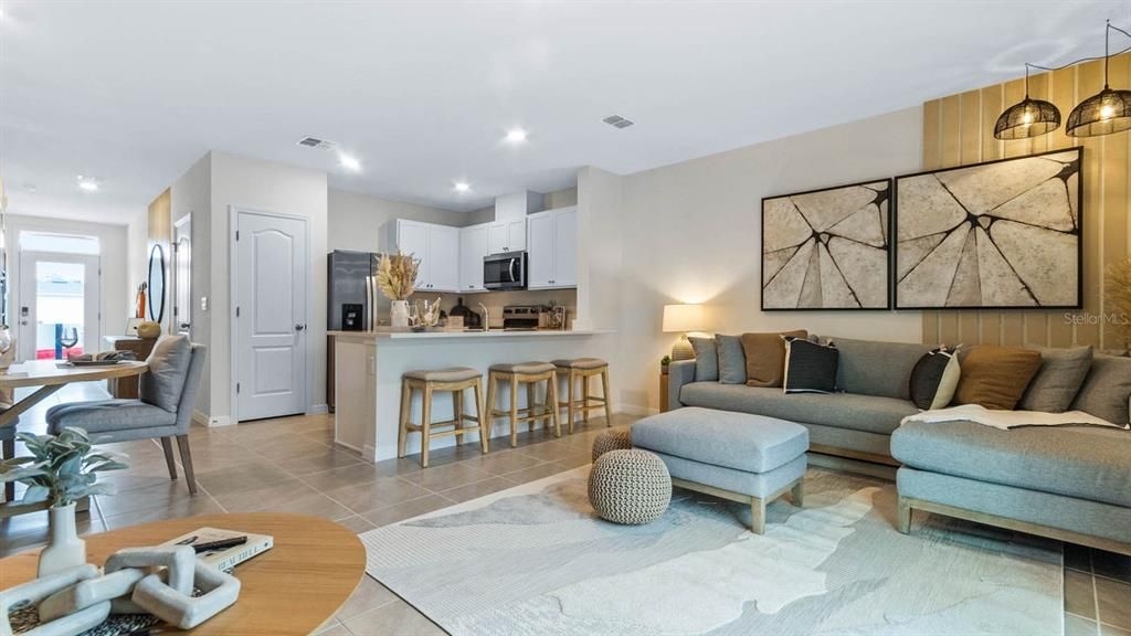 Active With Contract: $304,990 (3 beds, 2 baths, 1463 Square Feet)