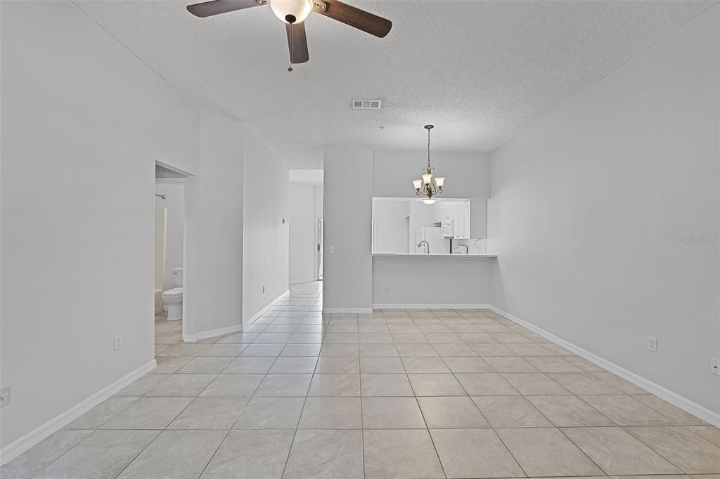 Под контрактом: $235,000 (2 спален, 2 ванн, 1098 Квадратных фут)