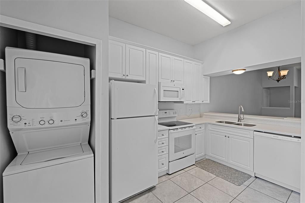 Под контрактом: $235,000 (2 спален, 2 ванн, 1098 Квадратных фут)